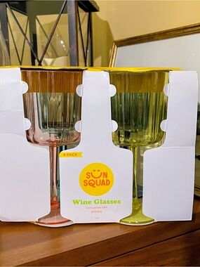 New Sun Squad 4 Piece Wine Glasses Set